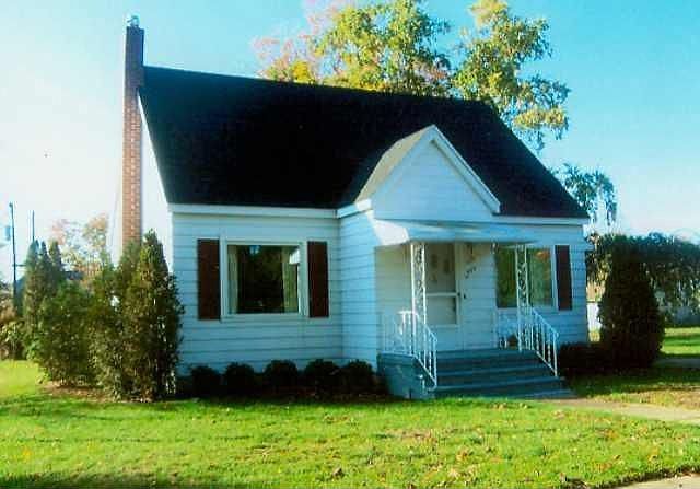 1st image of 828 James St