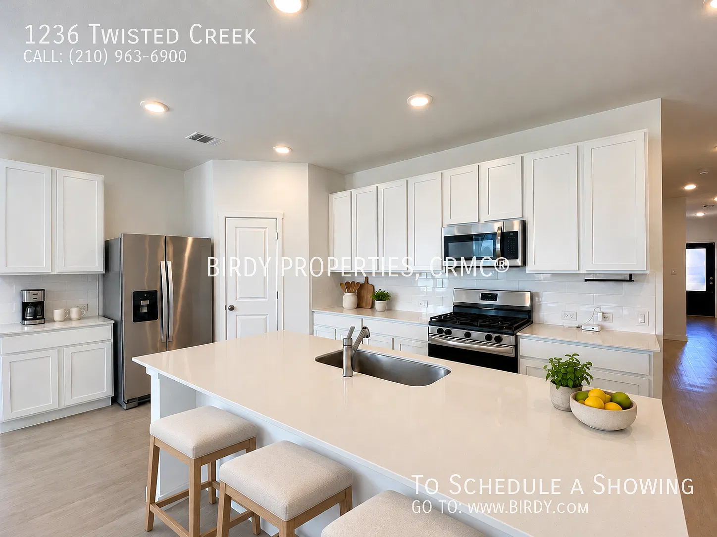 "Charming 4-Bed Oasis with 3 Full Baths in New Braunfels Spacious 2024 Sq Ft Retreat!" — Photo 4
