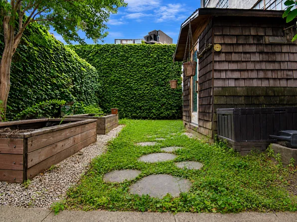 426 Jefferson Street image 1 of 7
