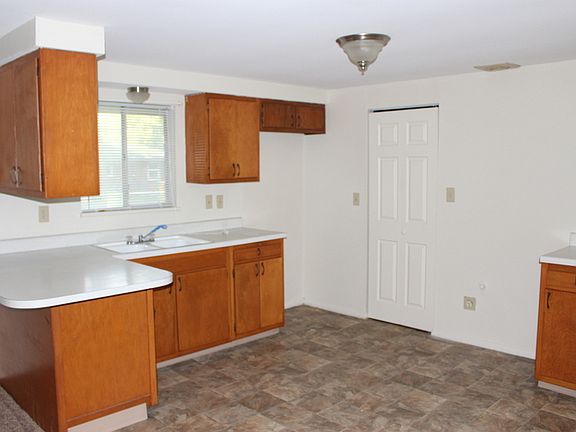 5th image of 7990 Blackshear Dr