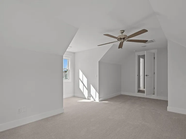 4772 Yellowood Dr — Photo 28