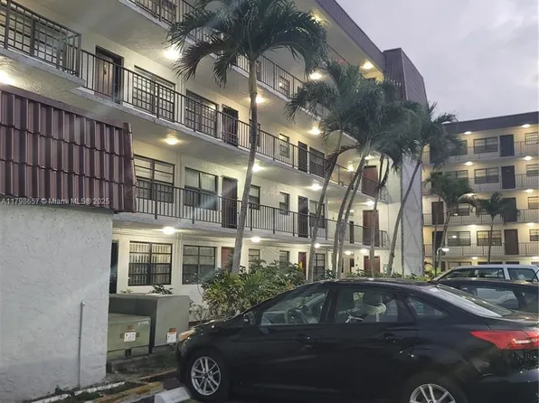 1325 W 68th St APT 417, Hialeah, FL 33014