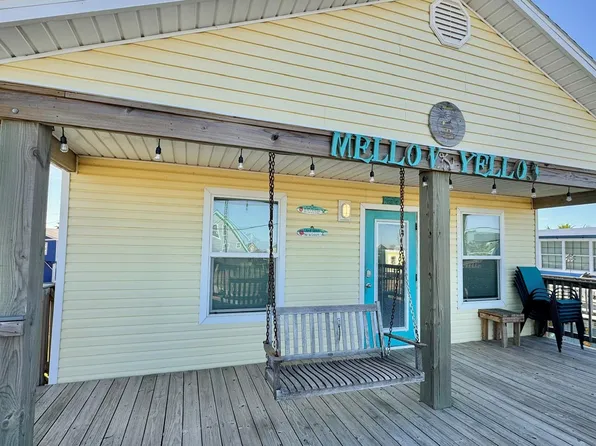 317 Olive St, Surfside Beach, TX 77541