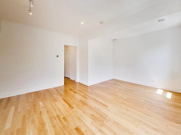 2132 N Oakley Ave #3 — Photo 17