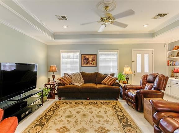 4th image of 1325 S Chateau Cir
