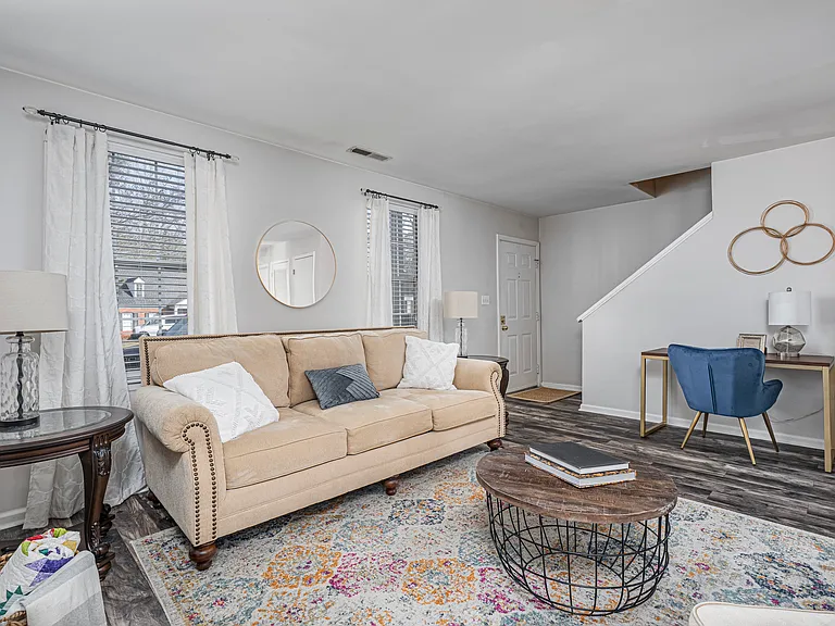 1100 Hulon Ln — Photo 4