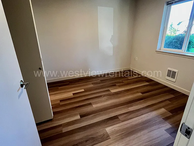 135-139 Prince Ave — Photo 313