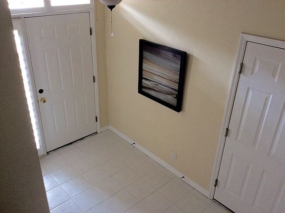 5th image of 623 Vallance Way NE