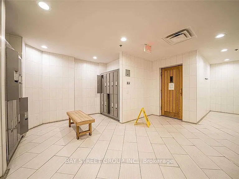 75 Norman Bethune Ave #302 — Photo 19