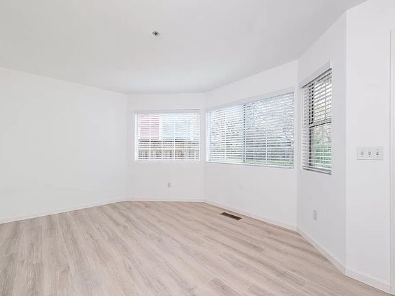 4th image of 924 E Cotati Ave
