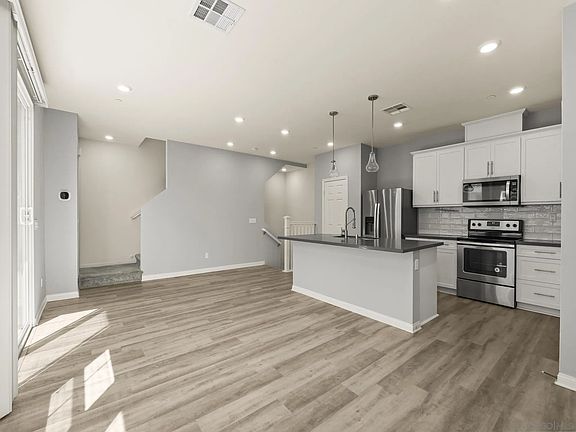 3rd image of 350 Fitzpatrick Rd #105