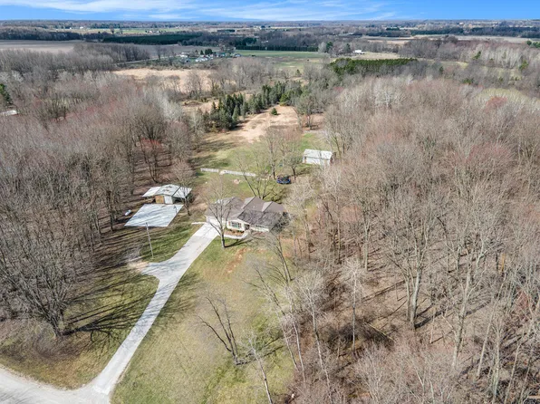 7811 S Croswell Ave, Newaygo, MI 49337