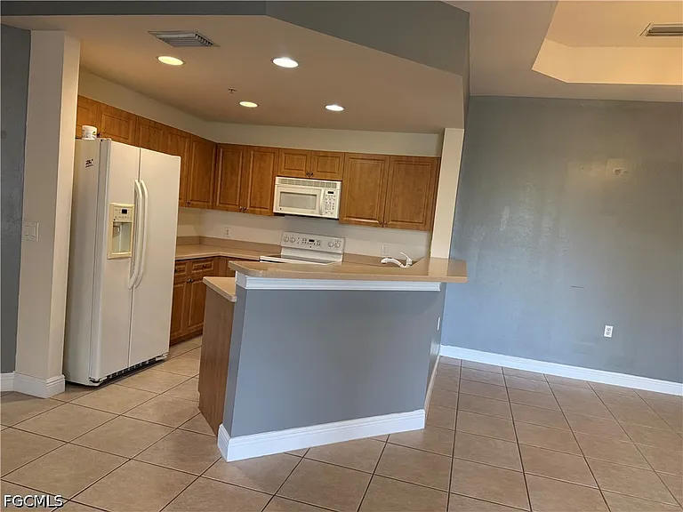 3957 Pomodoro Cir #301 — Photo 16