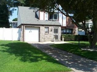 490 N Long Beach Ave, Freeport, NY 11520