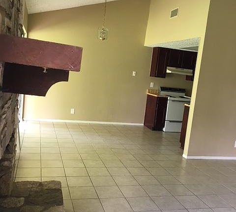 4th image of 10443 Aristocrat St