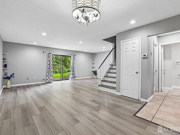 3rd image of 12 Palm Ct