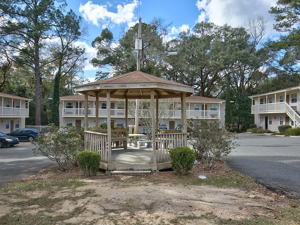 120 Valencia Dr #13