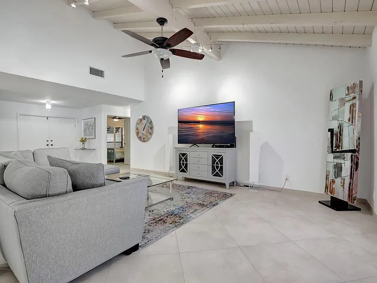 902 Foxpointe Cir — Photo 10