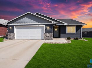 422 Thelma Ave, Harrisburg, SD 57032