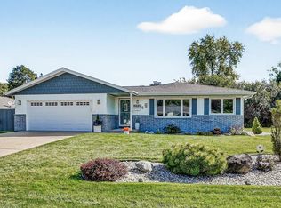 286 Hazel Ln, Hartland, WI 53029