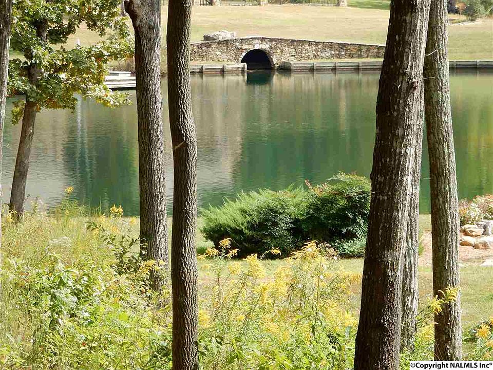 2nd image of 23 Autumn Glory Ln SE