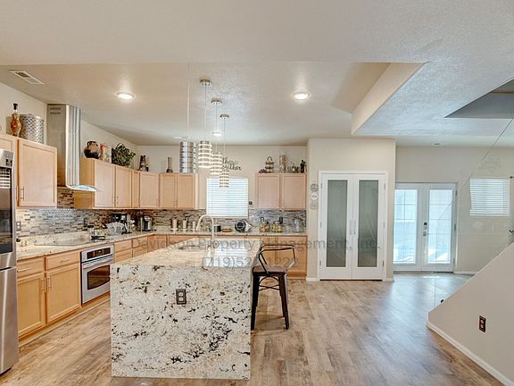 3rd image of 9790 Desert Lily Cir