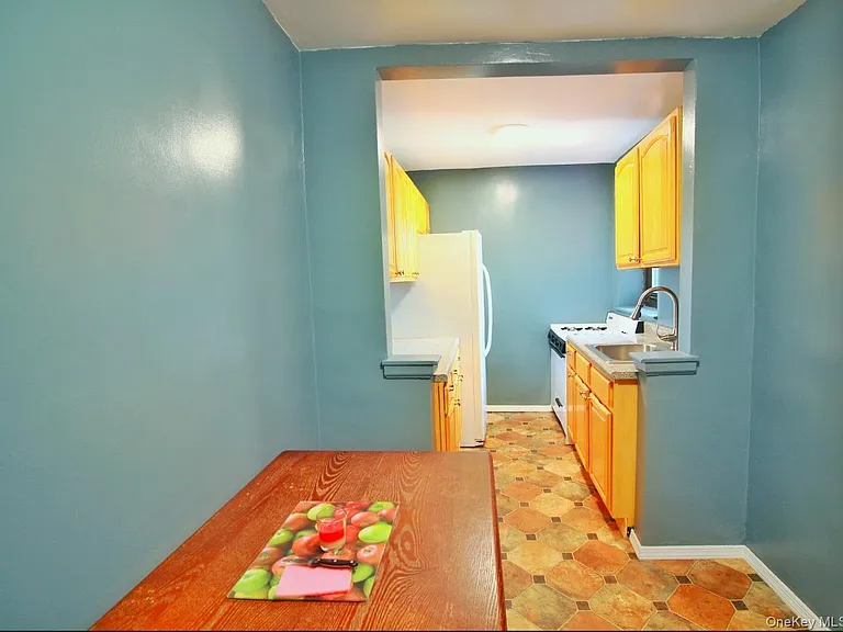 8830 182nd St #3E — Photo 1