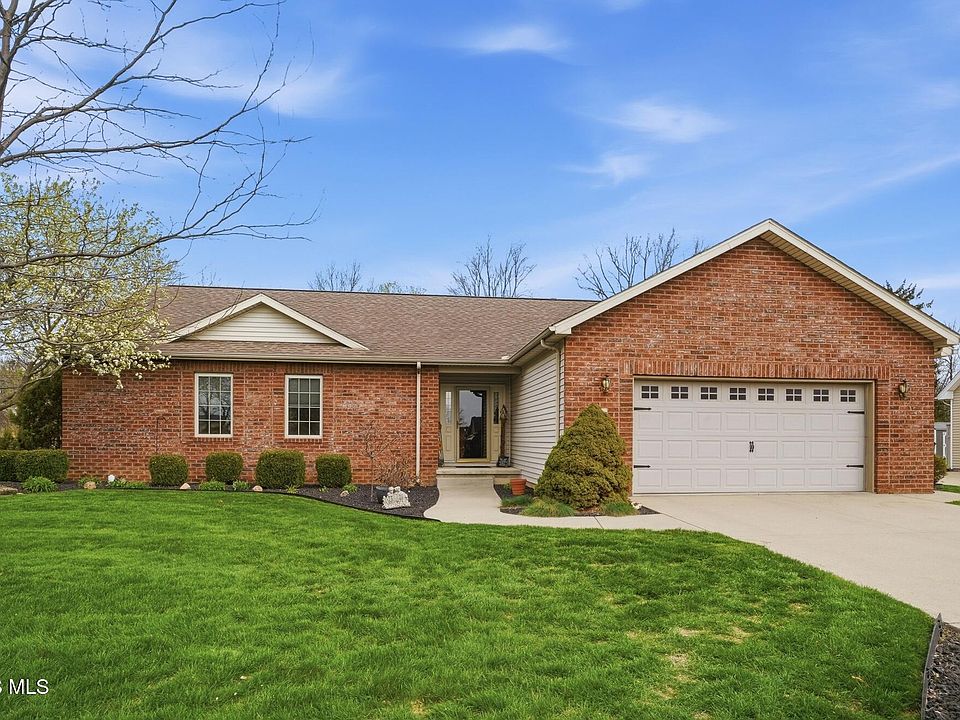 1st image of 384 Marilyn Dr