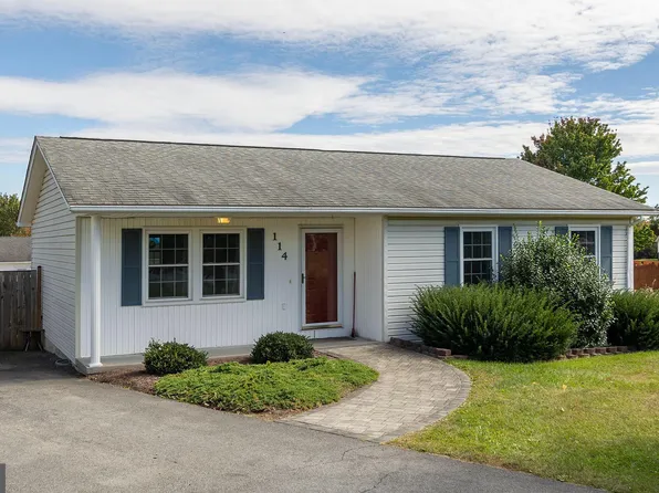 114 Golden Pond Cir, Stephens City, VA 22655