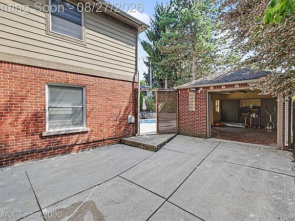 4th image of 22331 Watsonia St