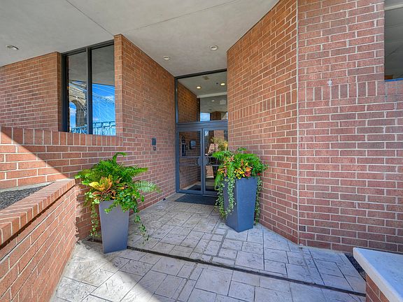 4th image of 1 Riverside Pl Unit 302