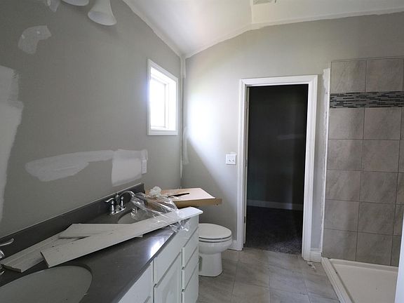 5th image of 633 Lucille Dr