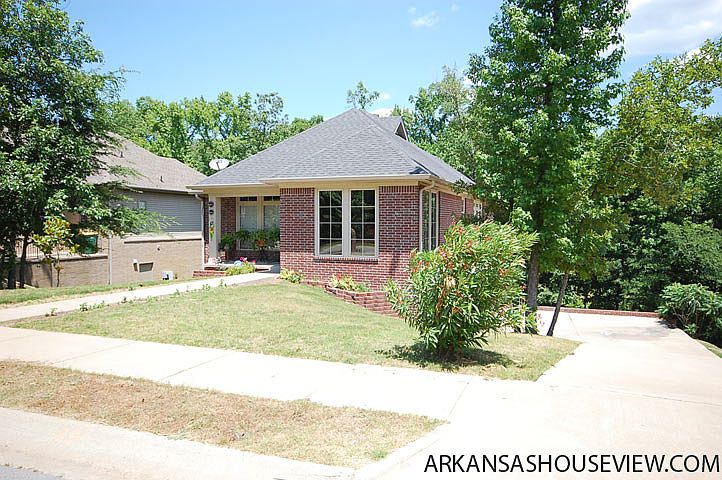 1st image of 921 Cobblestone Cir