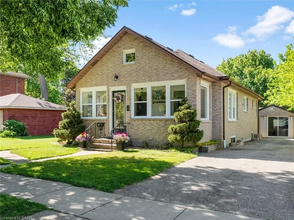 19 Elm St, Kingsville, ON N9Y 1W6