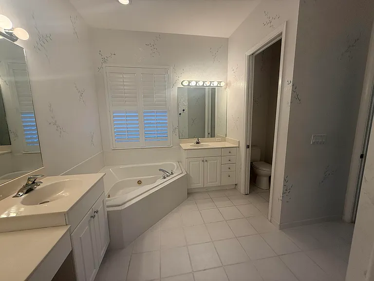 9041 Bay Harbour Cir — Photo 23