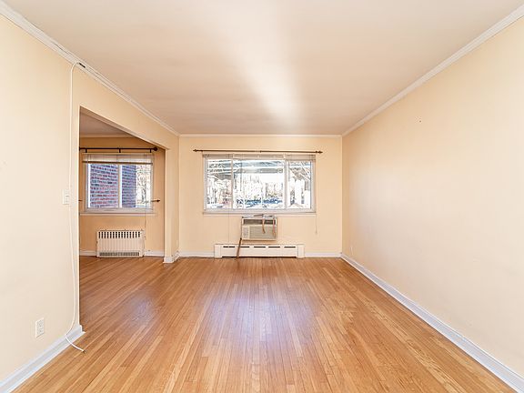3rd image of 21-04 Hoyt Ave S #3A