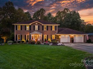 302 Redwood Pl, Lenoir, NC 28645