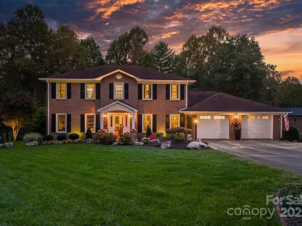 302 Redwood Pl, Lenoir, NC 28645