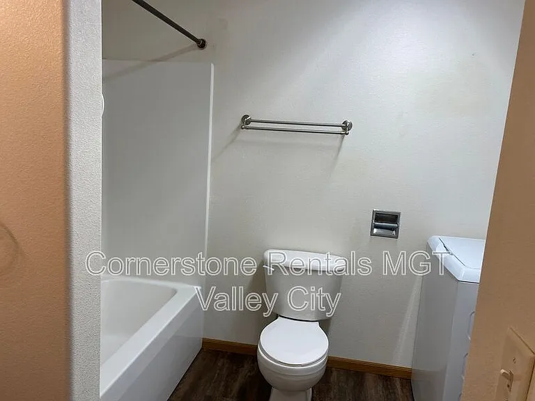 516 10th Ave SE — Photo 17