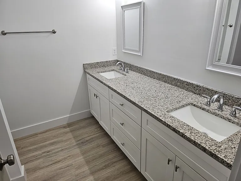 225 Essex Dr — Photo 9