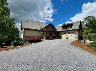 851 Sunlight Ridge Dr, Hendersonville, NC 28792