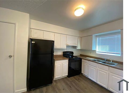 2nd image of 327 E Vine Cir APT 102