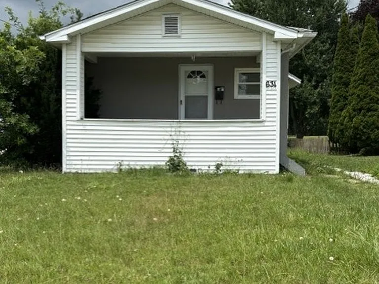 631 Viewpoint Ave — Photo 1