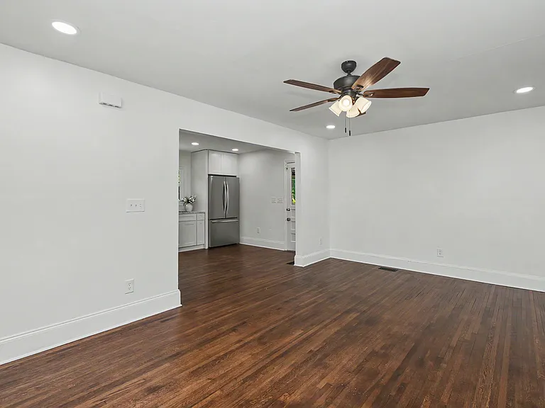 2200 Eastway Dr — Photo 26
