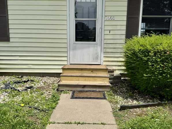 3970 & 3960 N Meadow Ridge Dr #3960, Warsaw, IN 46582