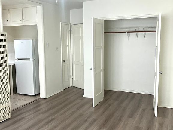 4th image of 236 S Sycamore Ave APT 22