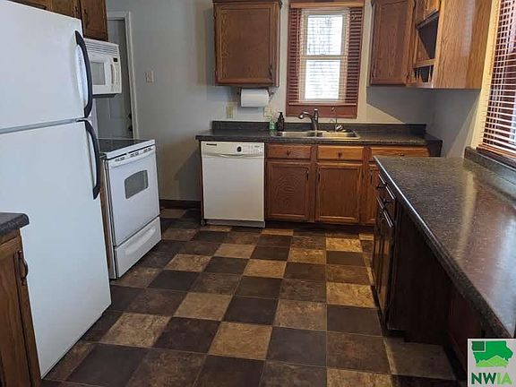 5th image of 3225 4th Ave Pl