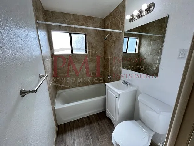 2225 College Street — Photo 11