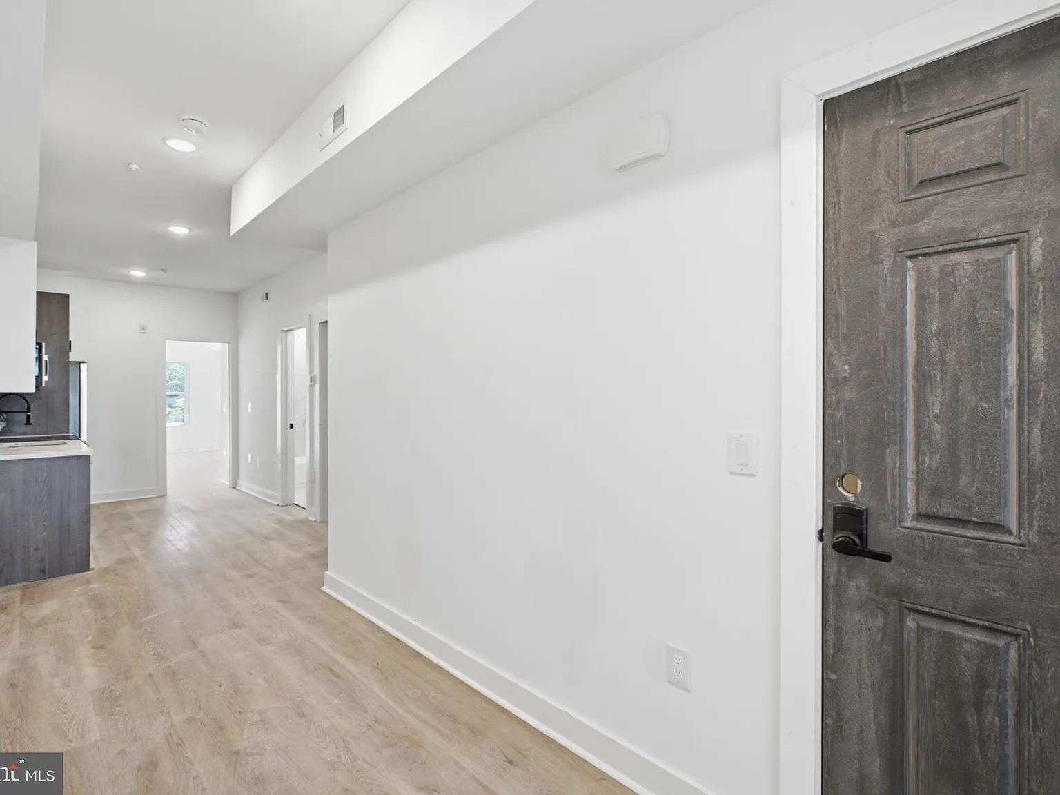 2 bed, 1.0 bath, $1,400 — Photo 3