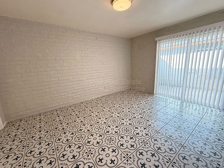 1122 S McClintock Dr #A — Photo 8